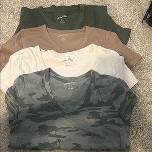Bundle of Universal Thread T-shirts